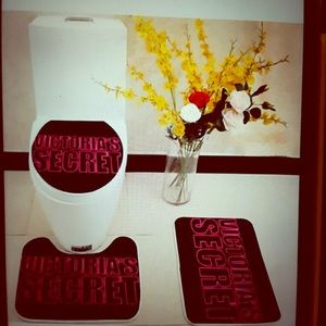 Victoria’s Secret bath mat set3pc